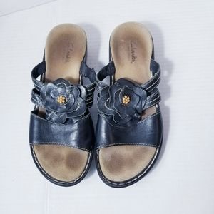 CLARKS BROWN WITH FLOWER SANDALS SIZE 6